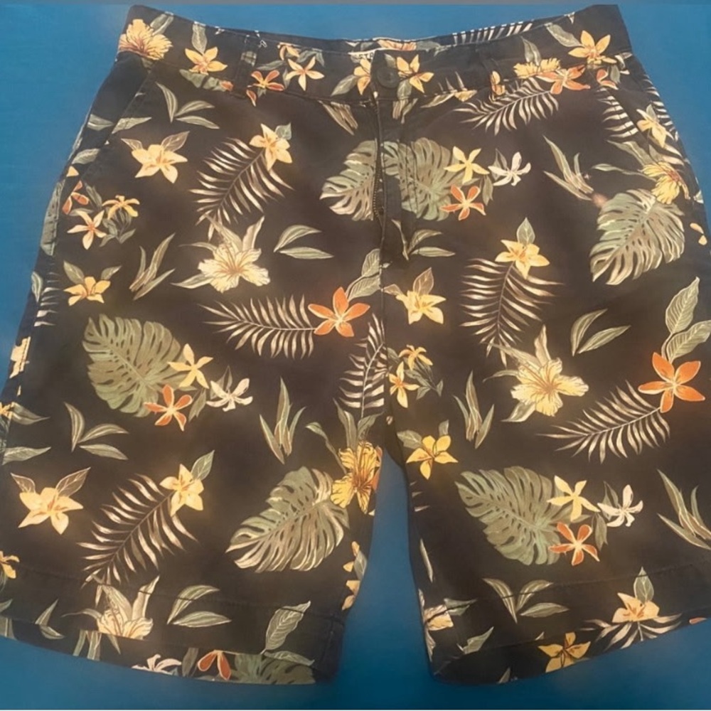 Retrofit Floral Men's Shorts